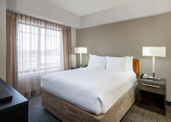 Hotel By Marriott Chicago Oak Brook