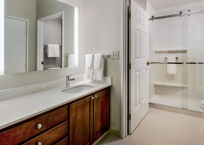 By Marriott Chicago Oak Brook