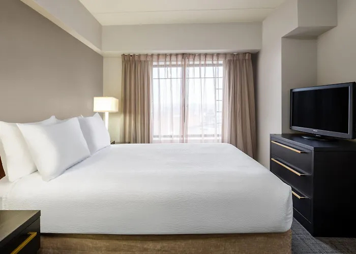 Hotel By Marriott Chicago 3*