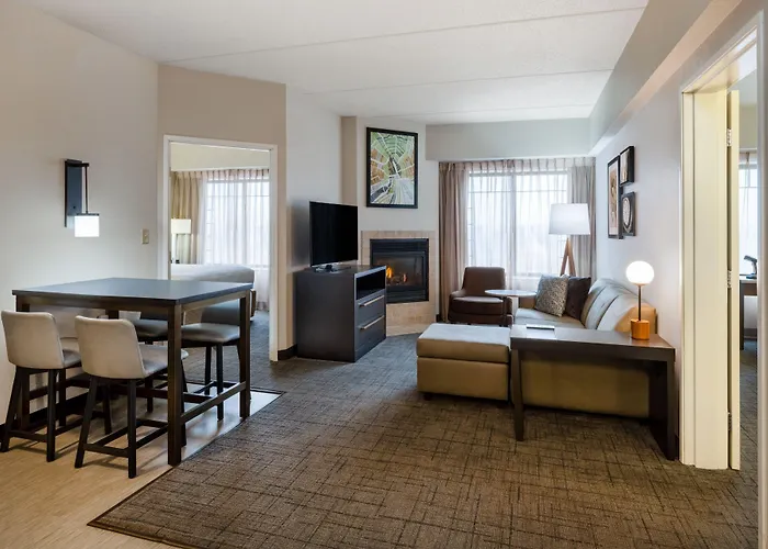 By Marriott Chicago