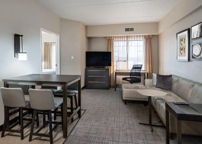 Hotel By Marriott Chicago 3*