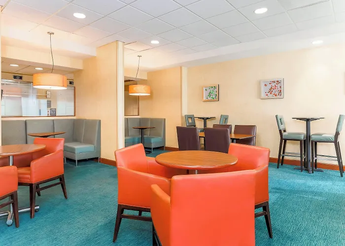 By Marriott Chicago 3*