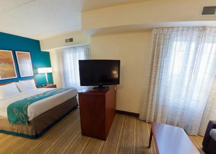By Marriott Chicago Oak Brook